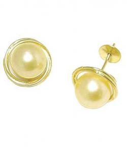 Brinco em ouro amarelo 18k com pérola Brinco em ouro amarelo 18k com pérola