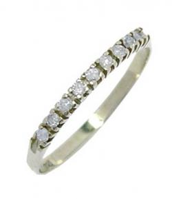 Meia aliança de brilhantes em ouro branco 18k Meia aliança de brilhantes em ouro branco 18k